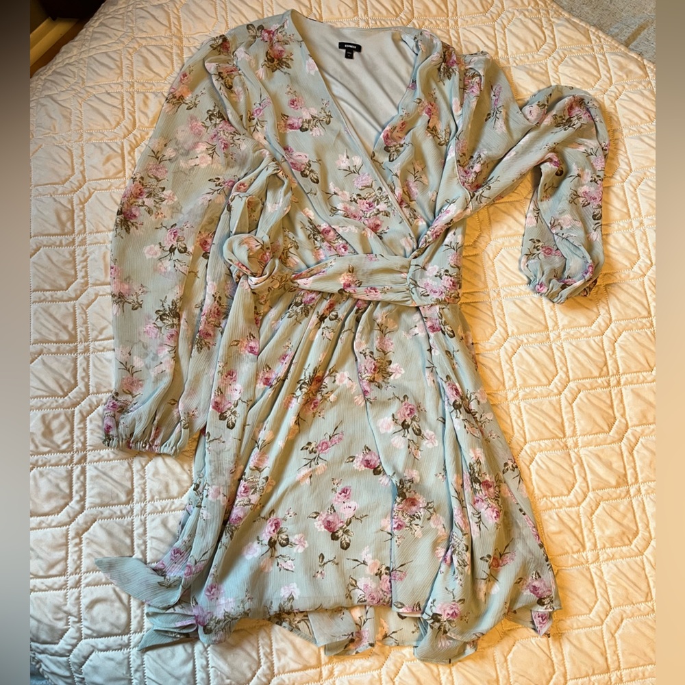 ⭐️ 3/$30 or 6/$50! Express Floral Wrap Dress